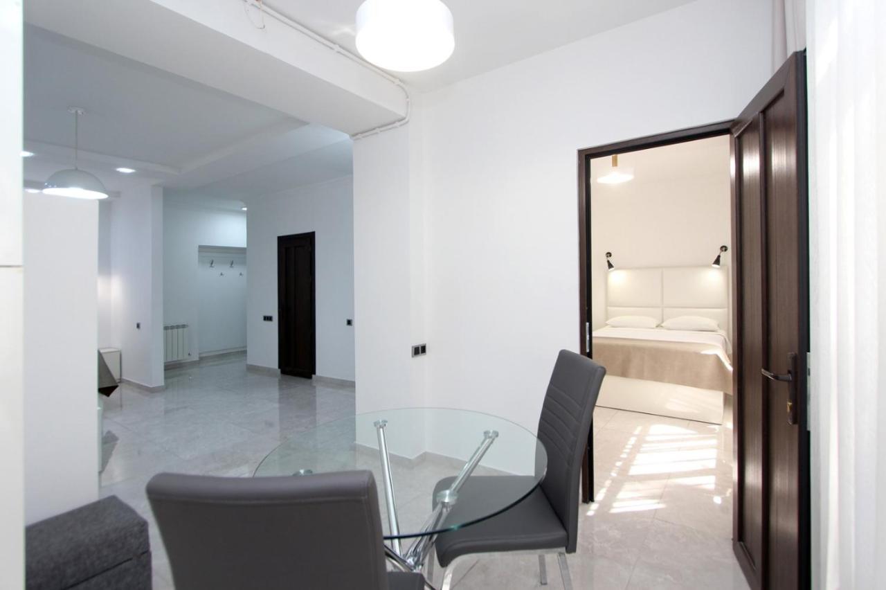 Appartment Lux, 2 Bedroom Jereván Kültér fotó